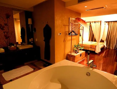 南京鼓楼区养生会所的黄昏恋：当爱情遇上八十岁